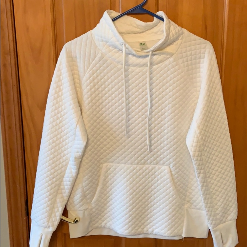 White quilted sweatshirt